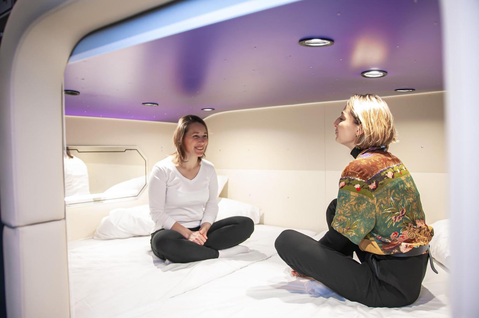 Av-3 Capsule Hotel เคียฟ ภายนอก รูปภาพ
