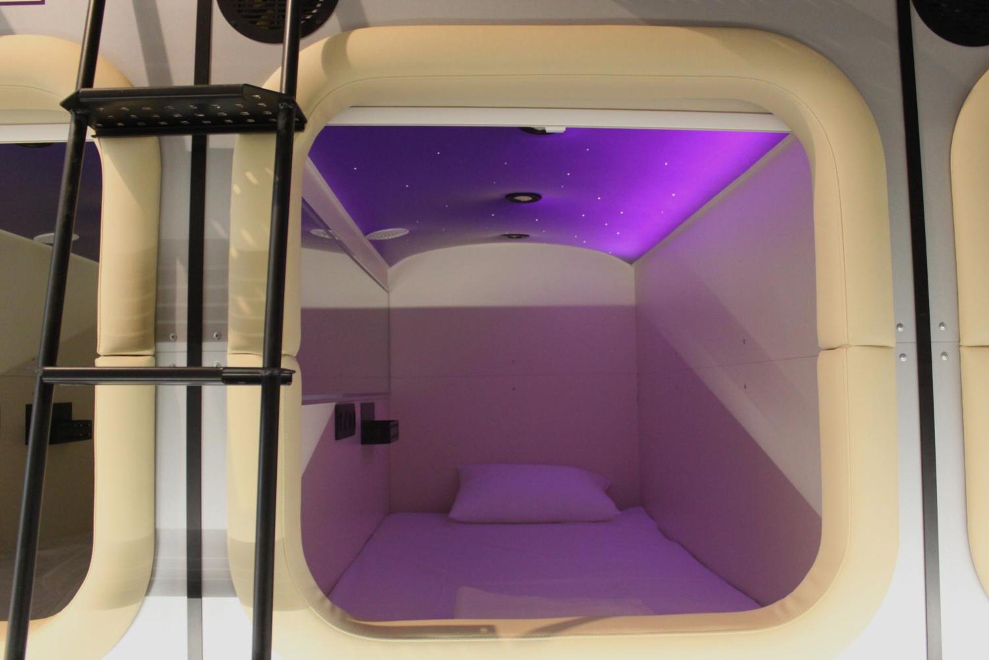 Av-3 Capsule Hotel เคียฟ ภายนอก รูปภาพ
