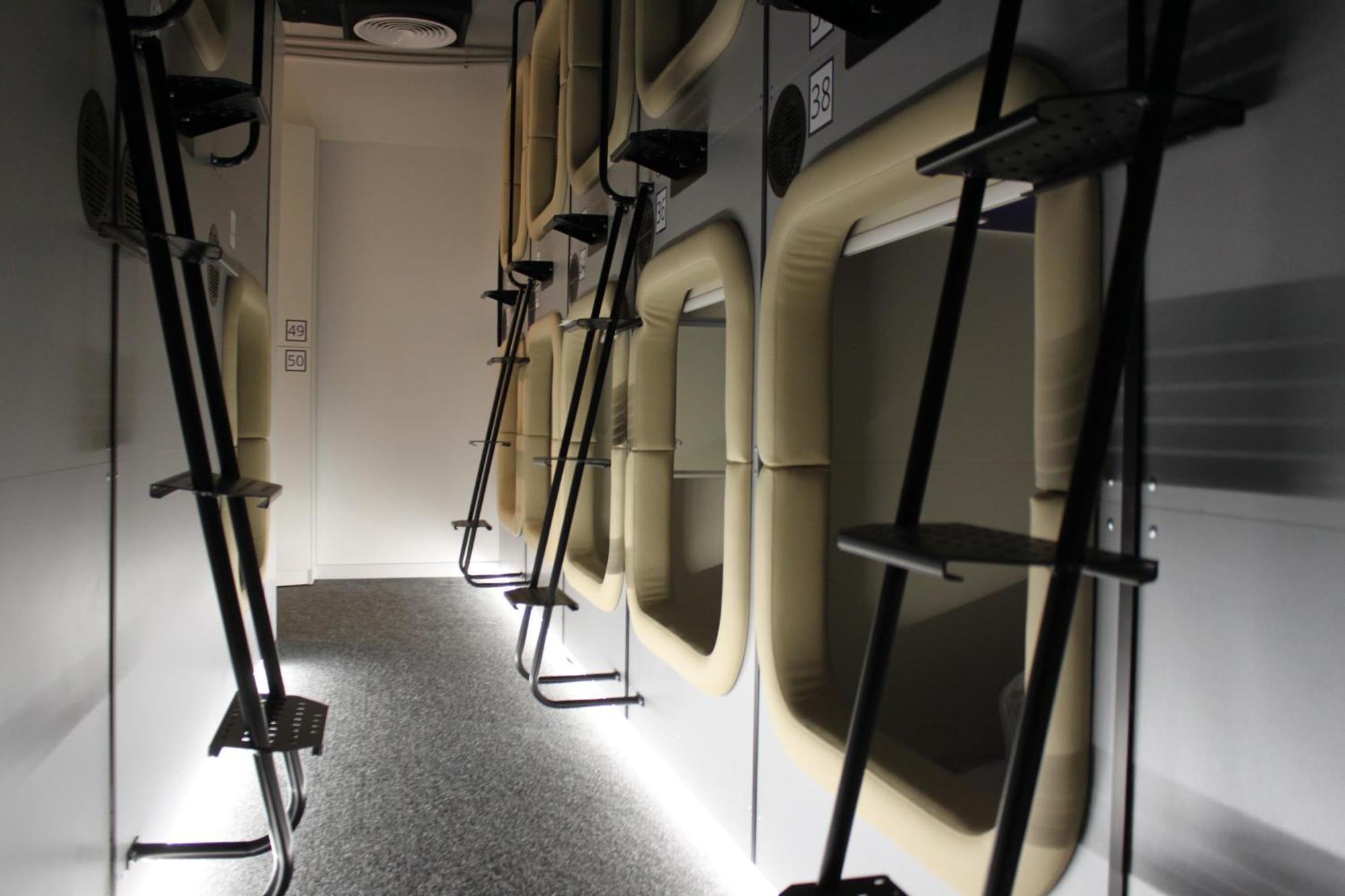 Av-3 Capsule Hotel เคียฟ ภายนอก รูปภาพ