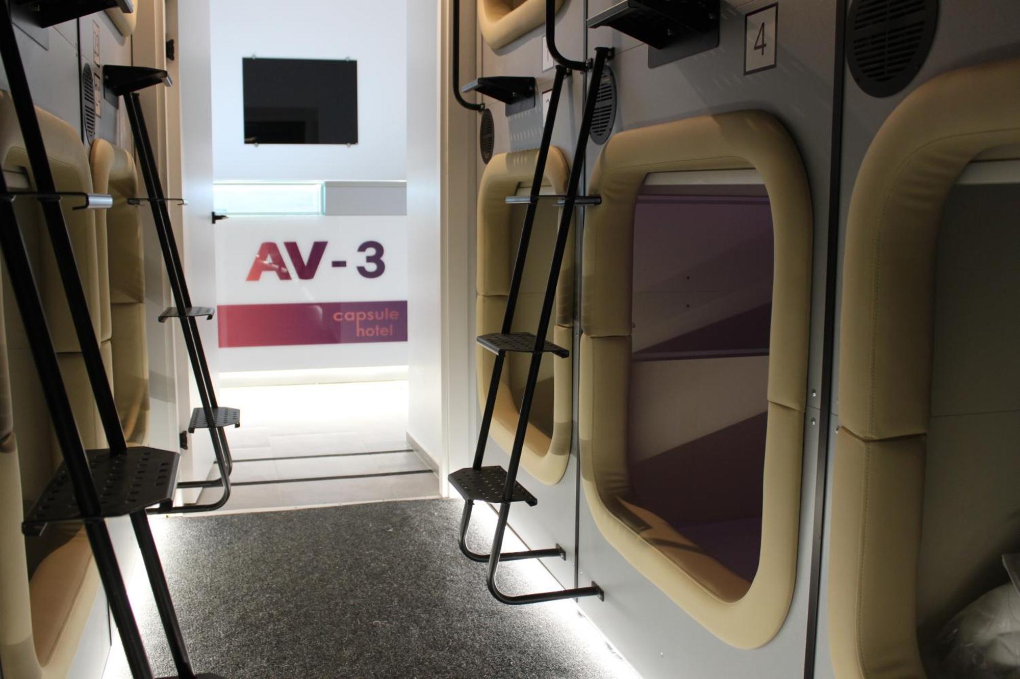 Av-3 Capsule Hotel เคียฟ ภายนอก รูปภาพ